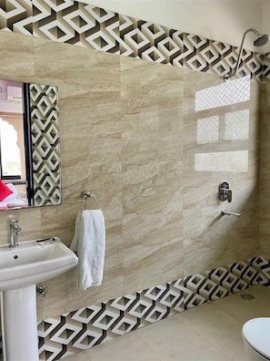 Standard Room | Bathroom
