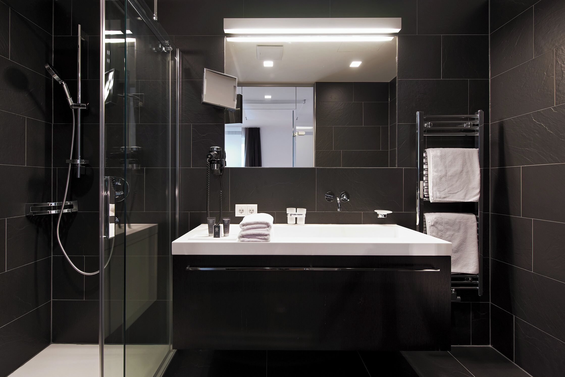 Comfort-Apartment, Balkon, Bergblick | Badezimmer