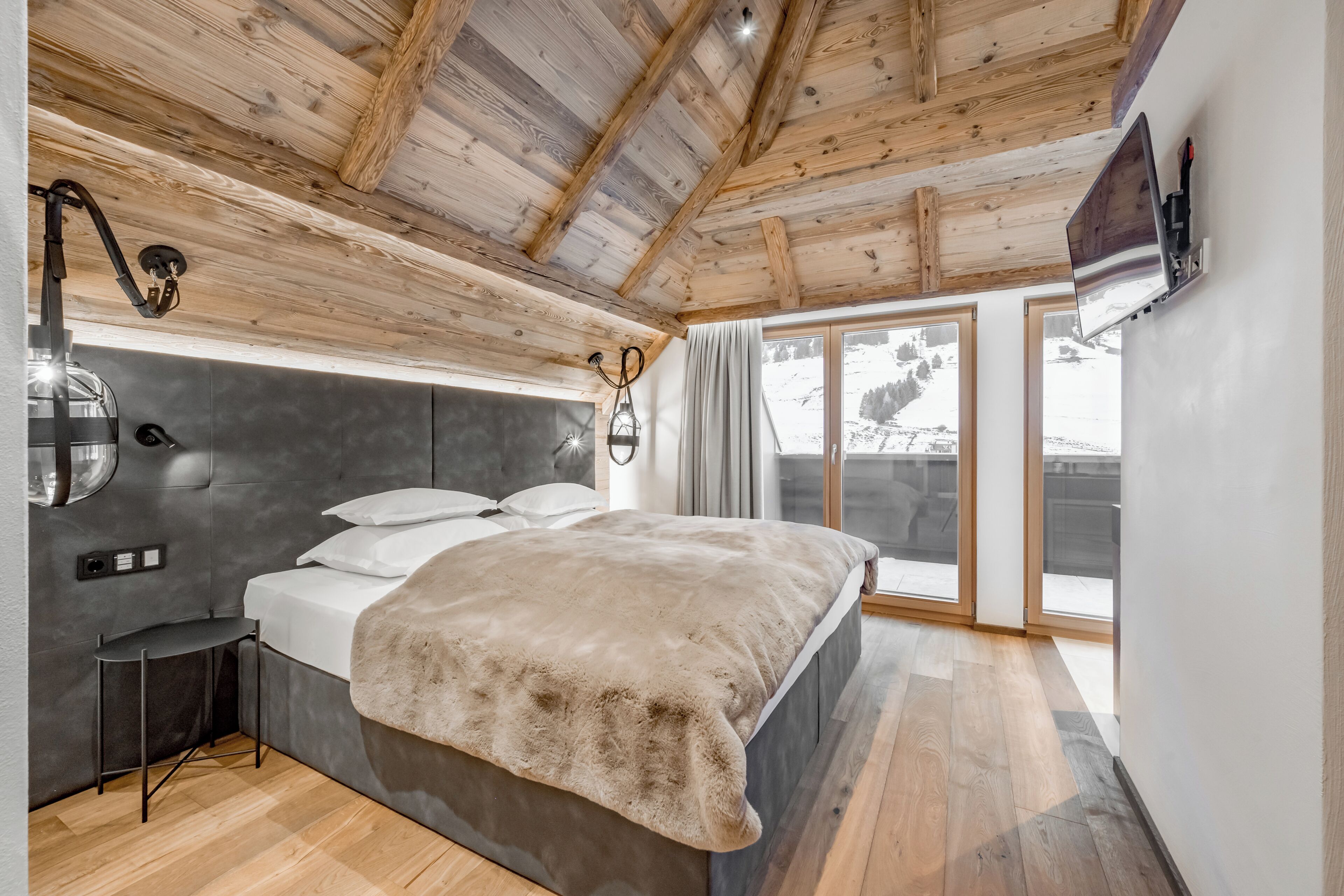 Luxury Penthouse, Balcony, Mountain View | Hypo-allergenic bedding, minibar, in-room safe, laptop workspace