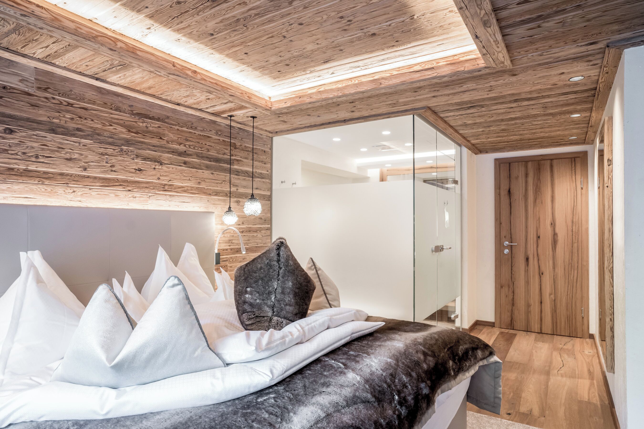 Luxury Suite, Balcony, Mountain View | Hypo-allergenic bedding, minibar, in-room safe, laptop workspace