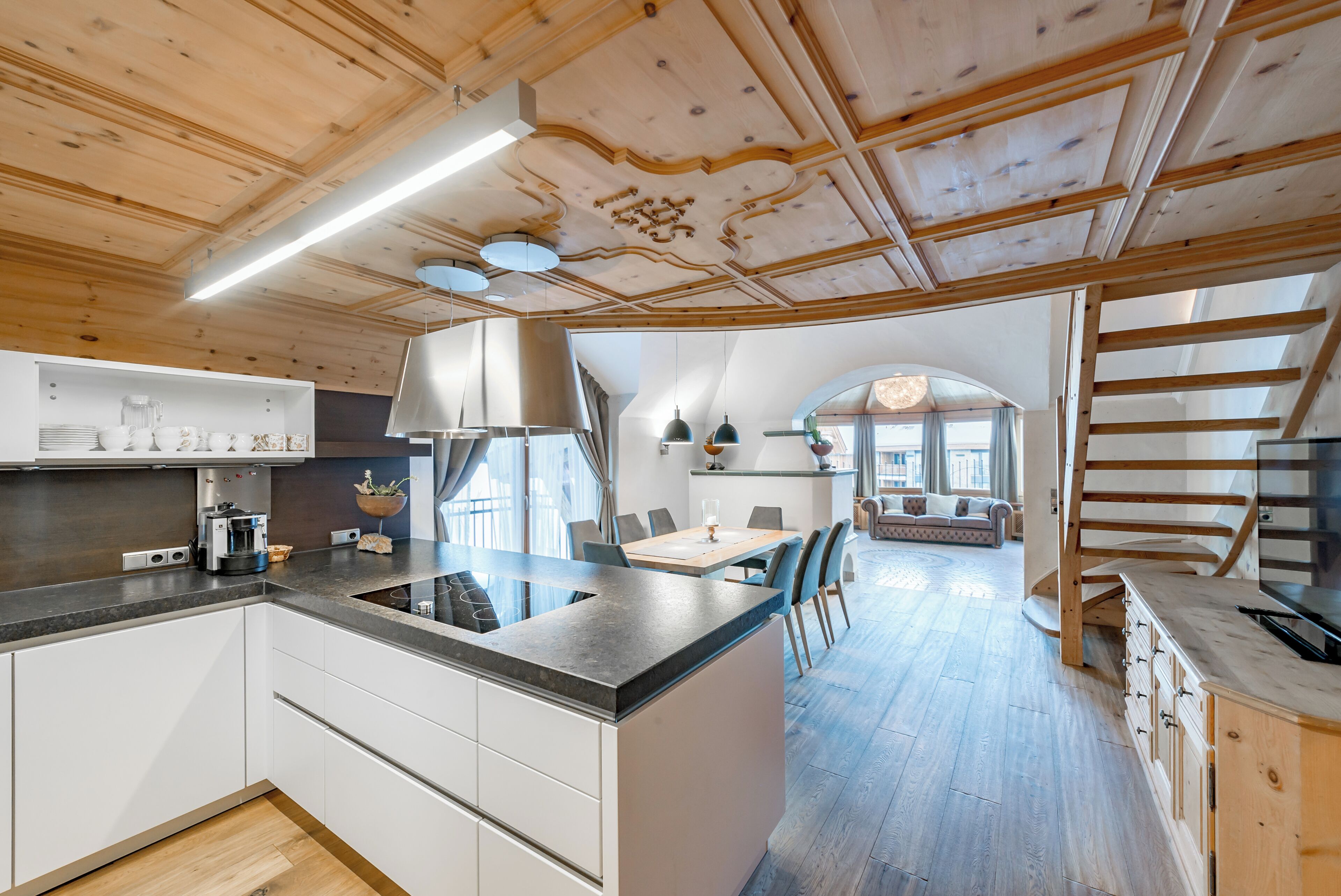 Superior suite, uitzicht op bergen | Privékeuken | Een waterkoker, een kinderstoel