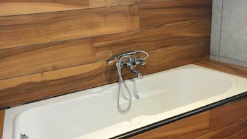 Superior Double Room, Lake View | Bathroom