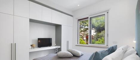 House, Smoking