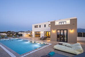 8 bedrooms - Elysioum Pearl Villas - With 2 Private Pools (Mylopotamos)