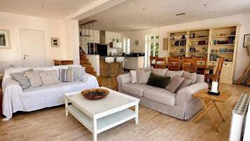 Smart TV, DVD player, books