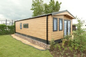 Exterior - Enjoy your holiday in the Zeebries Cabin: a comfortable holiday home on the Flemish coast for 4 persons, fully equipped for a carefree stay. (De Haan)
