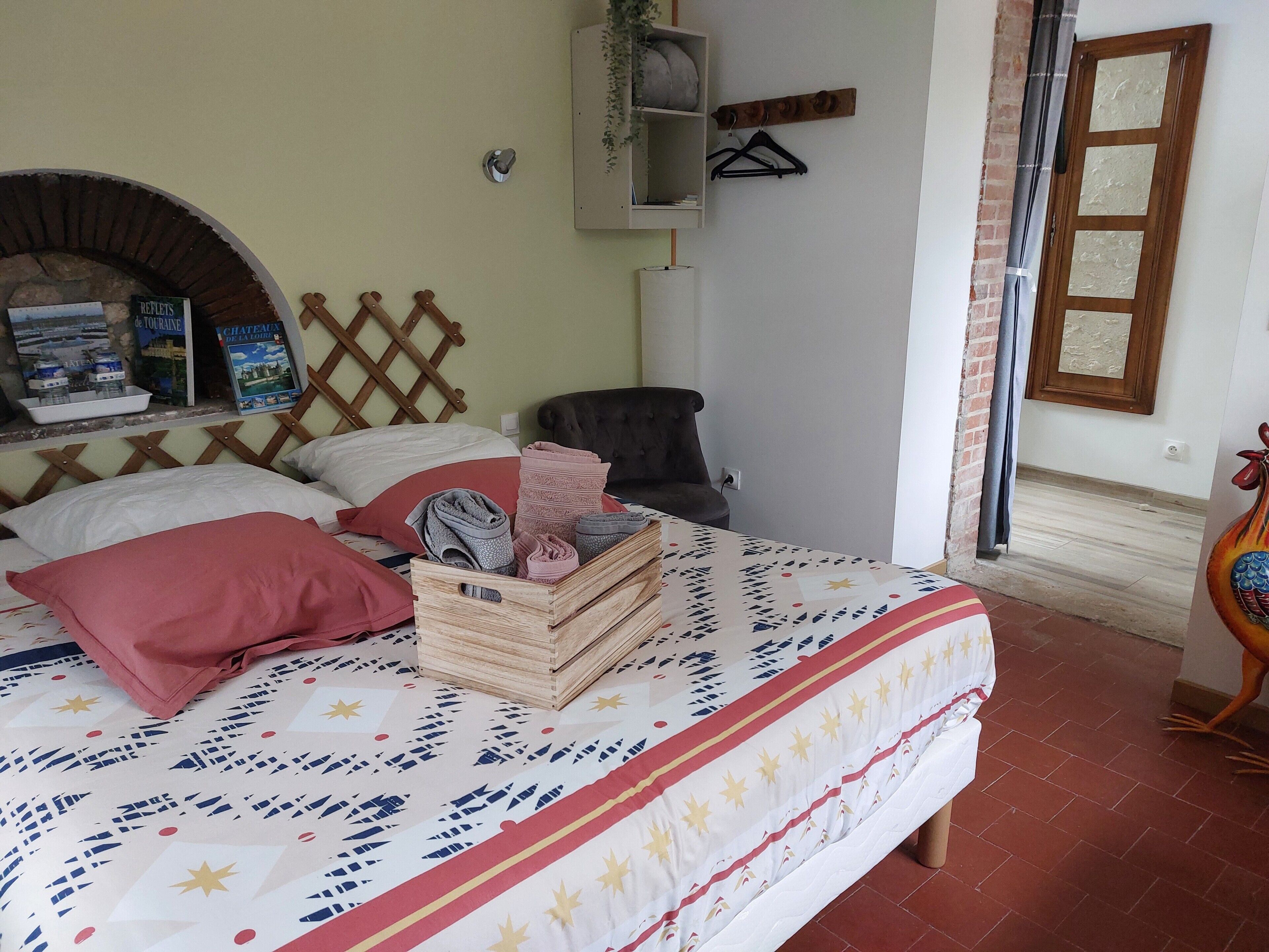 WiFi, bed sheets, wheelchair access