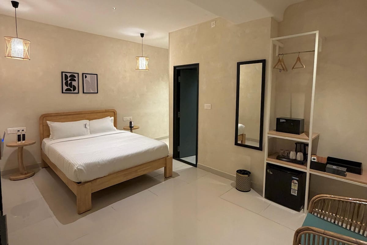 Kamar Double Klasik | Seprai premium, selimut bulu angsa, busa memori, dan minibar