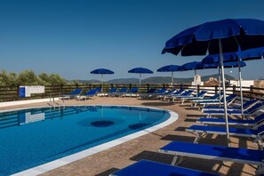 Pool - Villa Corallo, entire villa 4km from Alghero with breathtaking views of Capo Caccia (Sardegna)