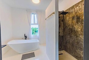 Towels, soap, toilet paper - Beautiful 1-bedroom villa with AC in Diani, close to the airport and the beach (Kwale county)
