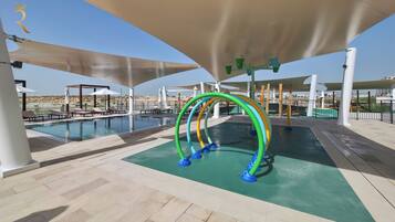 2 outdoor pools