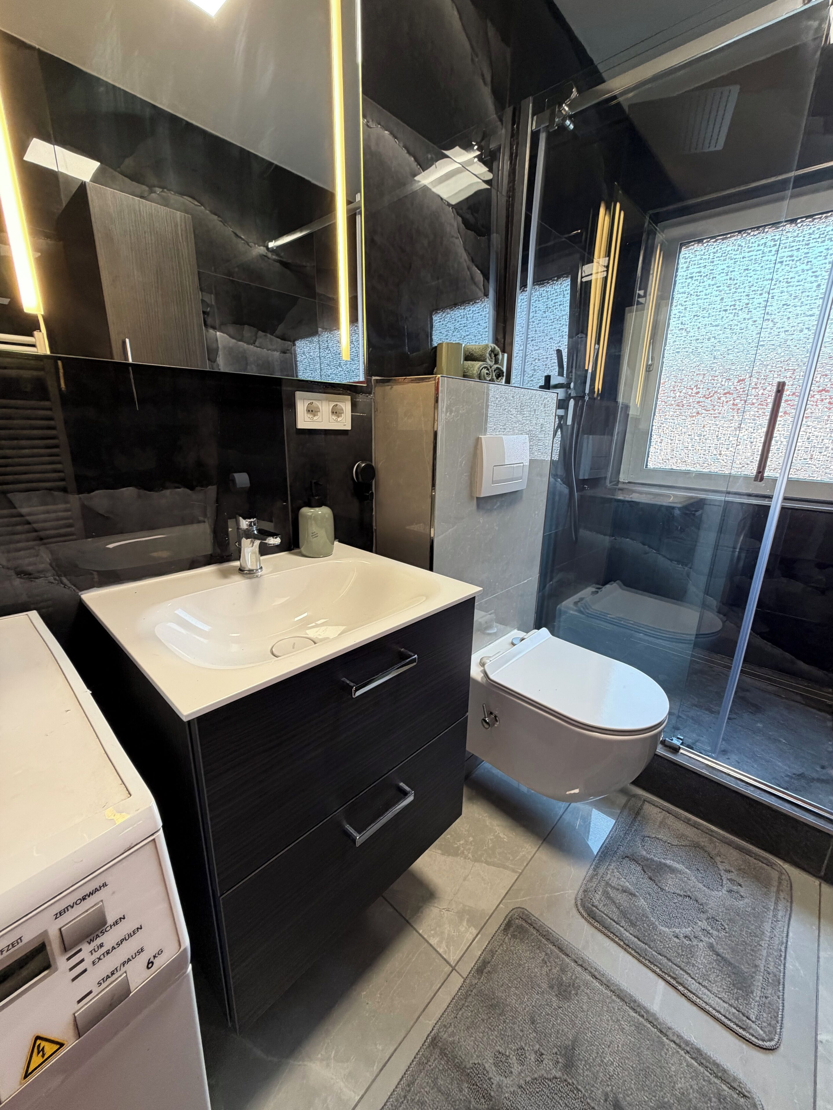 Dusche, Haartrockner, Bidet, Handtücher