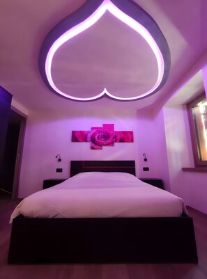 WiFi, bed sheets