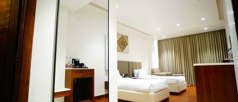 Deluxe Double or Twin Room | Desk, laptop workspace, free WiFi