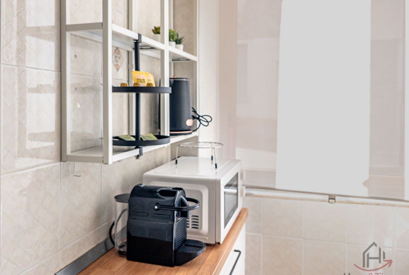 Refrigerador, microondas, lavavajillas y máquina de hielo 