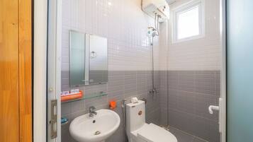 Double Room | Bathroom