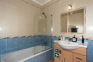 Hair dryer, bidet, towels - Cabanas Escape - Pool & Terrace Near the Beach (Cabanas)