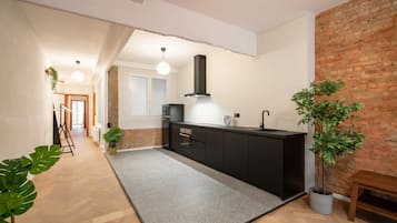 Appartement Confort, 3 chambres | Cuisine privée | Réfrigérateur, four à micro-ondes, un four, surface de cuisson
