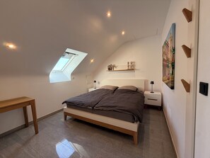 Zimmersafe, Schreibtisch, Bügeleisen/Bügelbrett, kostenloses WLAN