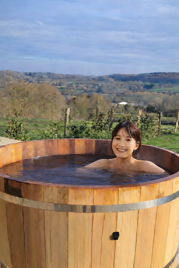 Outdoor spa tub