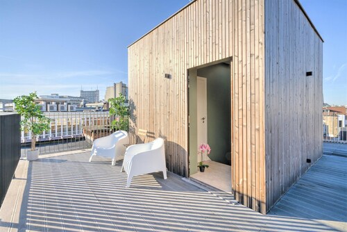 Family Retreat With Balcony in Meir