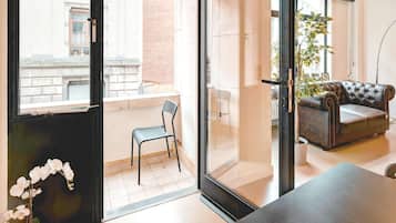 Classic Apartment, 3 Bedrooms | Balcony