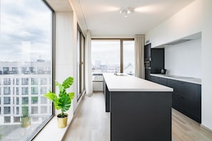 Elite Apartment, 4 Bedrooms | Private kitchen | Fridge, microwave, oven, stovetop