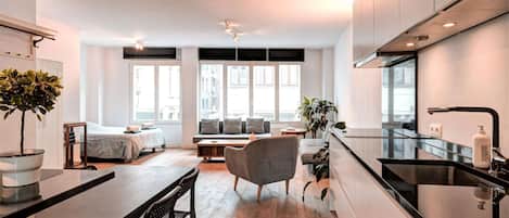 Deluxe Apartment, 2 Bedrooms | Private kitchen