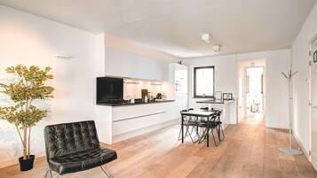 Comfort Apartment, 2 Bedrooms | Private kitchen | Fridge, microwave, oven, stovetop