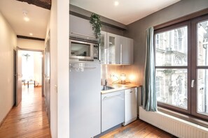 Apartament clàssic, 4 dormitoris | Cuina privada | Frigorífic, microones, forn i placa de cuina 