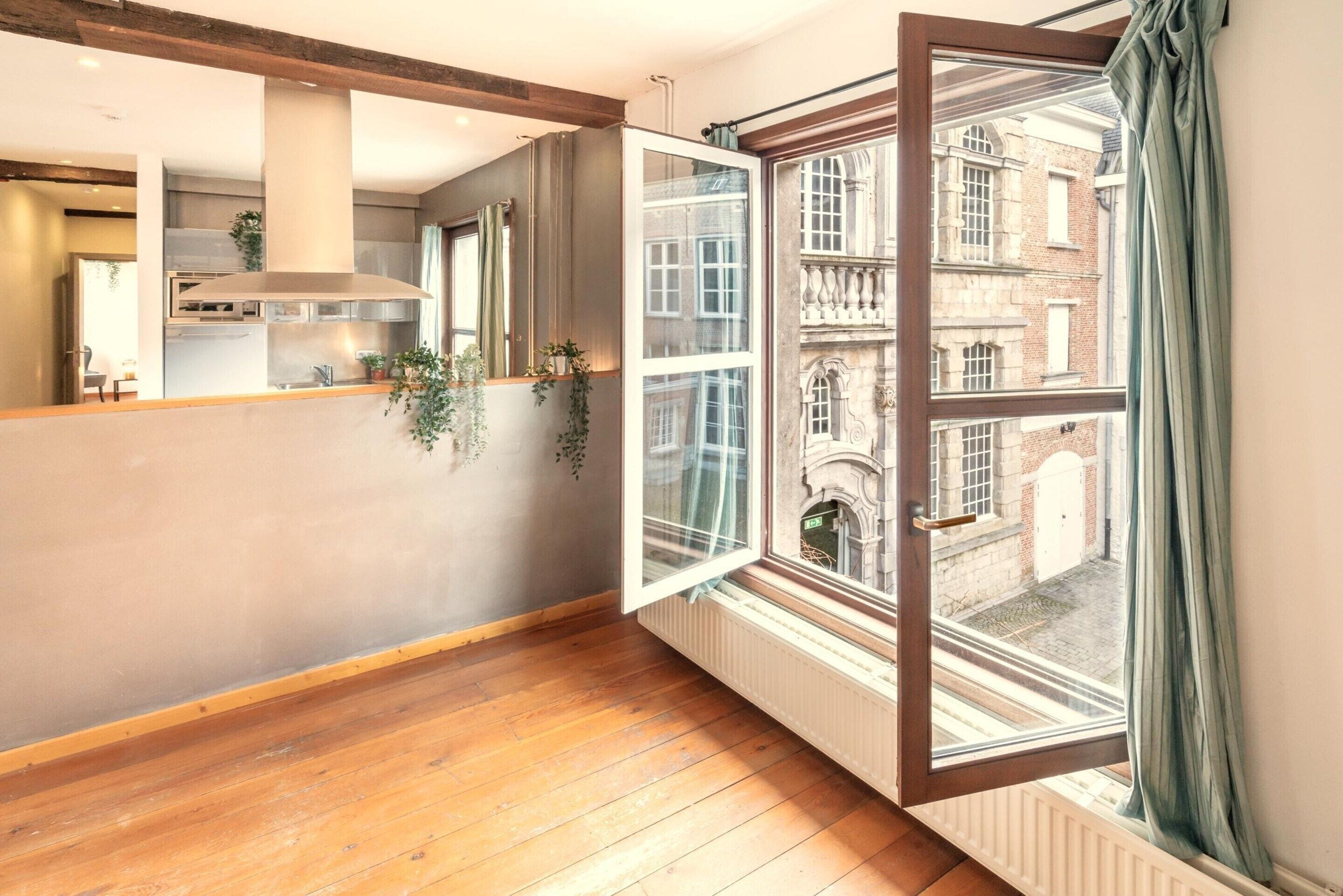 Classic Apartment, 4 Bedrooms | Interior
