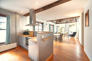 Dining - Old Town Lodge Antwerp Apartment (Antwerp)