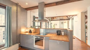 Apartemen Klasik, 4 kamar tidur | Dapur pribadi | Mesin pembuat kopi/teh, lemari es, microwave, dan oven