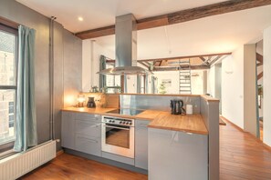 Classic Apartment, 4 Bedrooms | Private kitchen | Fridge, microwave, oven, stovetop - Old Town Lodge Antwerp Apartment (Antwerp)