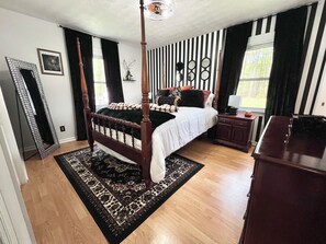3 Schlafzimmer, Schreibtisch, Bügeleisen/Bügelbrett, Reisekinderbett