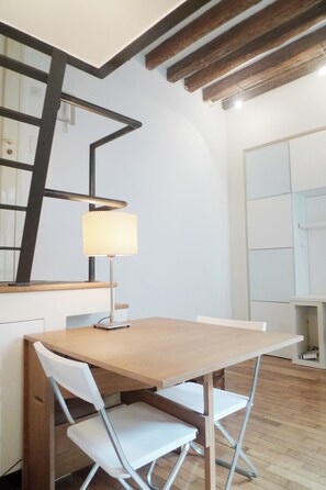 Dining - Traditional Timber Beams - near Seine & Pont Neuf - Cozy & Calm Duplex DAU-V-B-P (Paris)