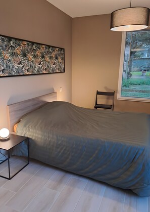 WiFi, bed sheets