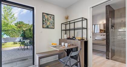 Room - Vent d’Ouest with Private Terrace, 20min from Puy du Fou
