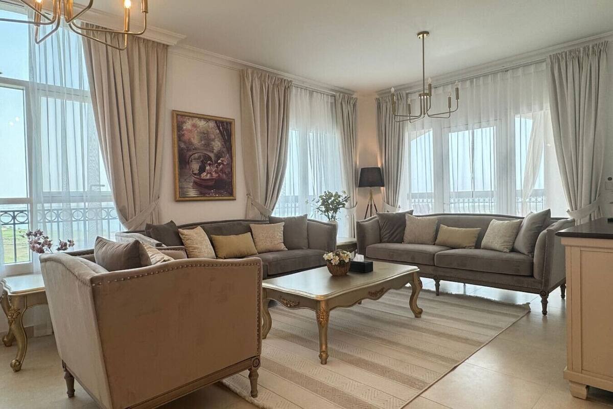 Huoneisto, 4 makuuhuonetta, parveke, näköala venesatamaan | Oleskelualue