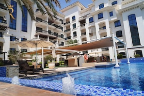 Outdoor pool - Ansam Building Apartments by RHH (Abu Dhabi)