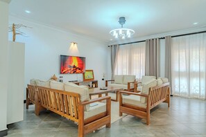 TV - Home4Home Airbnb – Peaceful retreat close to the City (Kampala)