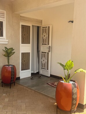 Exterior detail - Home4Home Airbnb – Peaceful retreat close to the City (Kampala)