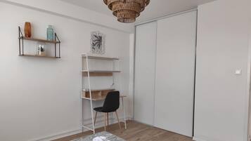 Iron/ironing board, WiFi, bed sheets