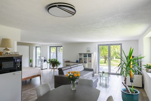 Bungalow 'Spatzenhuus' mit privater Terrasse, Garten und WLAN