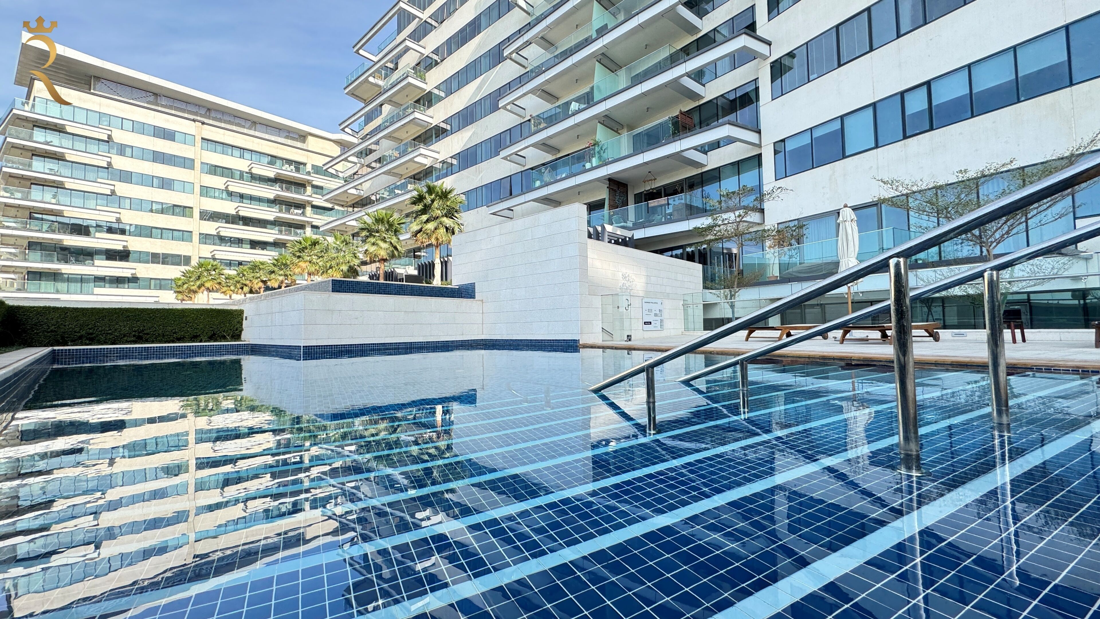 3 piscines extérieures