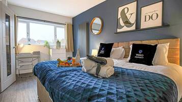 4 bedrooms, desk, iron/ironing board, travel cot