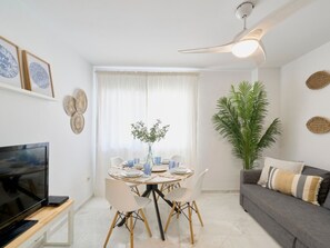 TV - Modern apartment, sea view - 6 guests (Fuengirola)