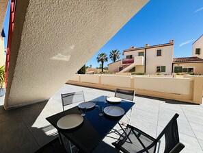 Outdoor dining - Studio cabin with AC near sea - 4 guests (Saint-Cyprien)