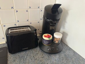 A kitchen with a toaster, a coffee maker, and a container with a lid. - Apartment with air conditioning, port view - 4 guests (Port-Vendres)