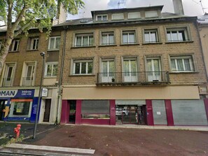 Exterior - Spacious apartment, historic city center - 4 guests (Saint-Lô)